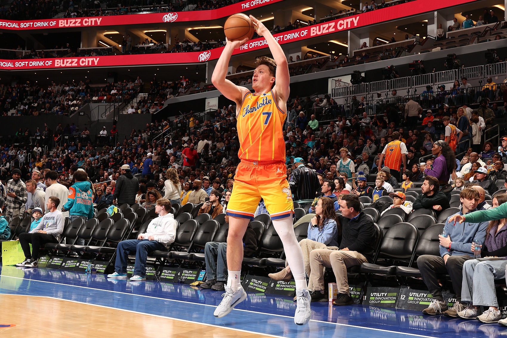 yl23455 永利-出手很少!克尼佩尔上半场5投3中 拿到6分4篮板3助攻