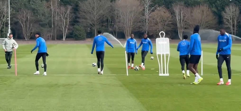 yl23455永利官网-跟队：埃斯特旺参加了切尔西的公开训练，里斯、约恩森缺席