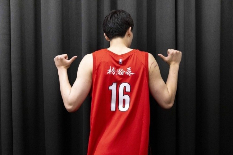 yl23455 永利-拓记：被罚10万无关痛痒 杨瀚森若打出来1天球衣销量都不止这个钱