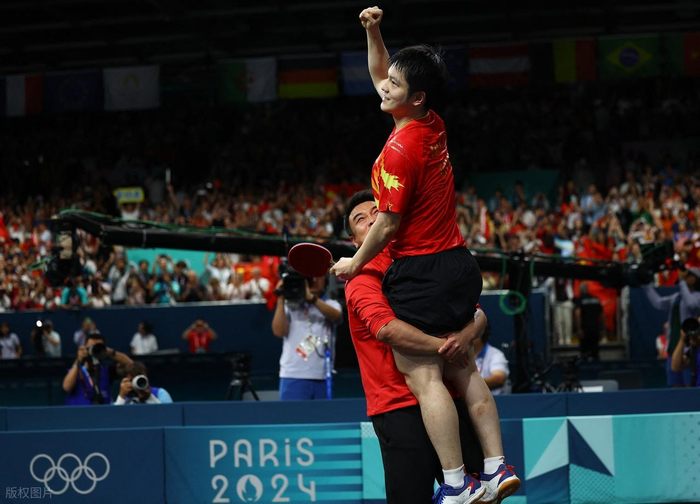 从巴黎奥运金牌到伦敦世乒赛弃权！樊振东这2年，到底经历了什么|乒协|国乒|巴黎奥运会|wtt赛事|男单决赛_新浪体育_新浪新闻